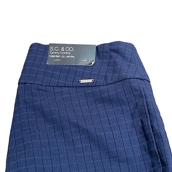 S.C.&CO Women’s Capri pants - Picture 2 of 3